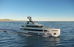 Sirena Marine, yeni süper yatı 42M’nin ilk satışını dünya lansmanı öncesinde gerçekleştirdi